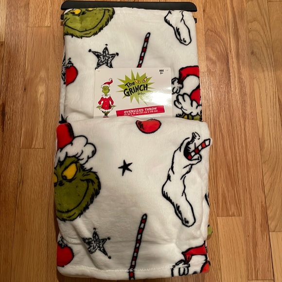 Grinch Holiday Blanket - Picture 2 of 3